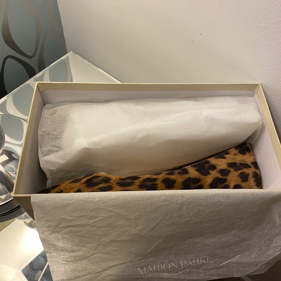 Brand New Marion Parke Classic Pointy Toe Leopard print flat shoes - Picture 6 of 15